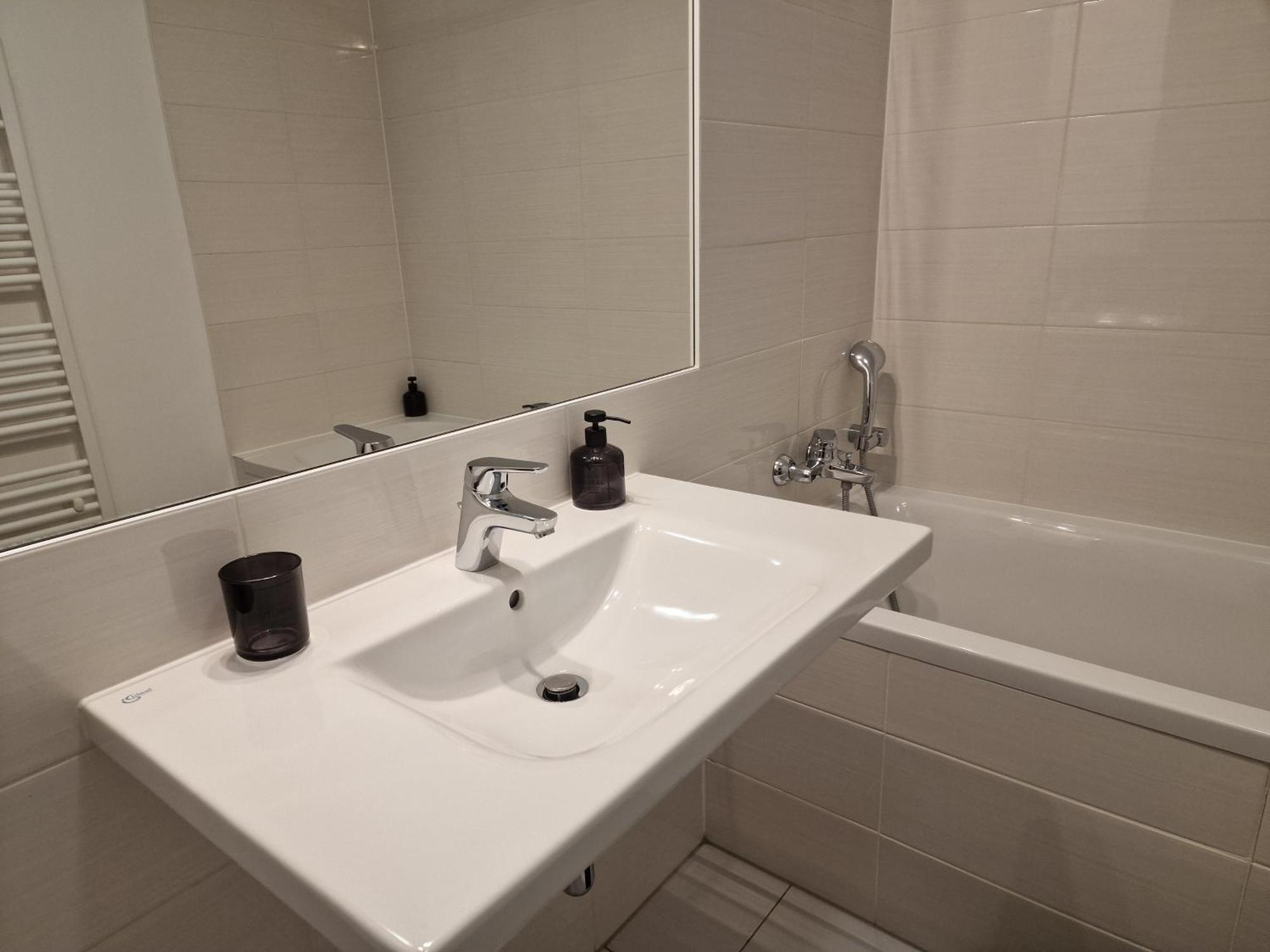 Stylish Panorama City Family Suite Братислава Экстерьер фото